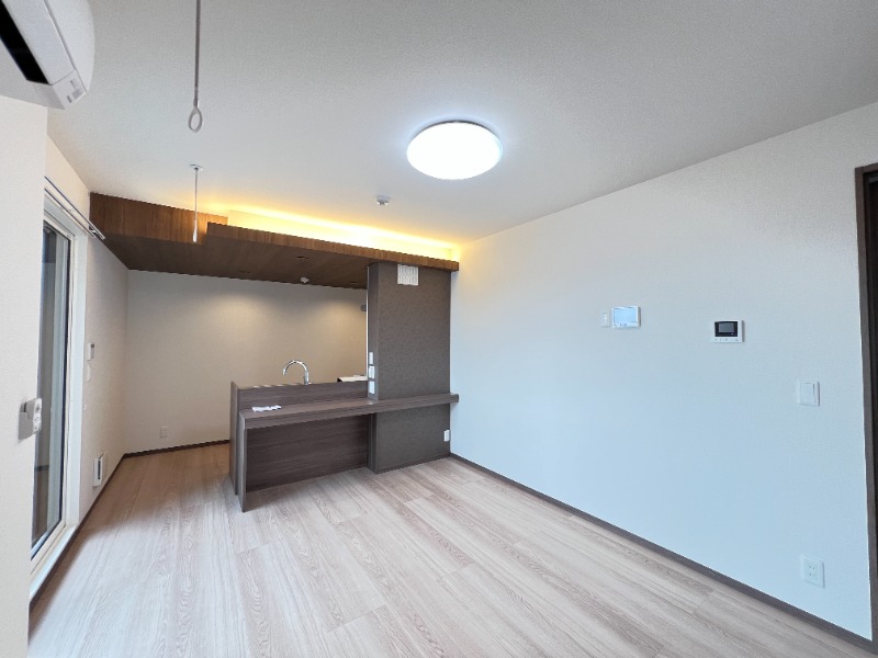 ��ʌ��������܎s�΋�厚���̃A�p�[�g�̋����E���r���O