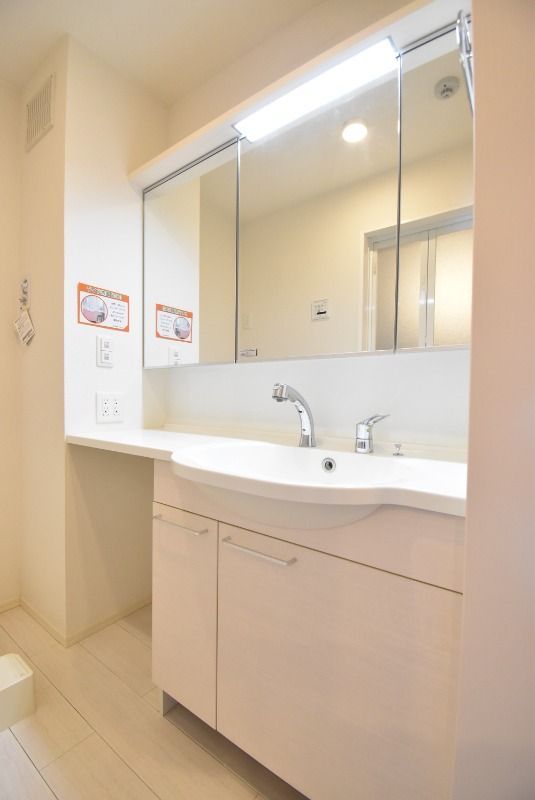 ��ʌ������s�������̃A�p�[�g�̐��ʏ�