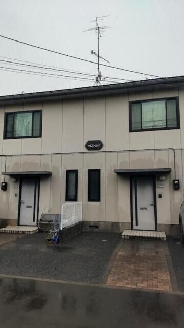 埼玉県上尾市大字瓦葺のアパートの建物外観