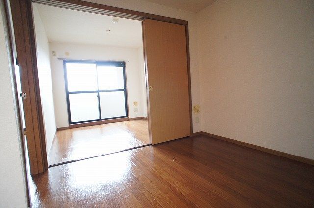 ��ʌ�����s�厚�ԎR�̃}���V�����̋��ԁE���r���O