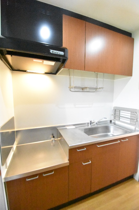 ��ʌ��������܎s�k�捡�H���̃A�p�[�g�̃L�b�`��