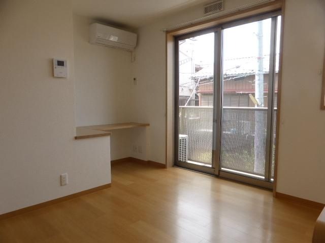 ��ʌ�����s�����Q���ڂ̃A�p�[�g�̋��ԁE���r���O