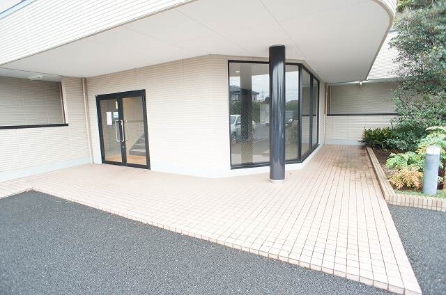 ��ʌ�����s�厚�ԎR�̃}���V�����̃G���g�����X