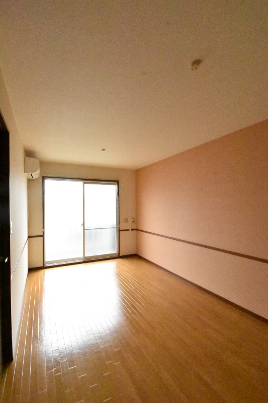 ��ʌ��������܎s�k�捡�H���̃A�p�[�g�̋����E���r���O