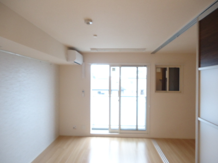 ��ʌ�����s�����P���ڂ̃A�p�[�g�̋��ԁE���r���O