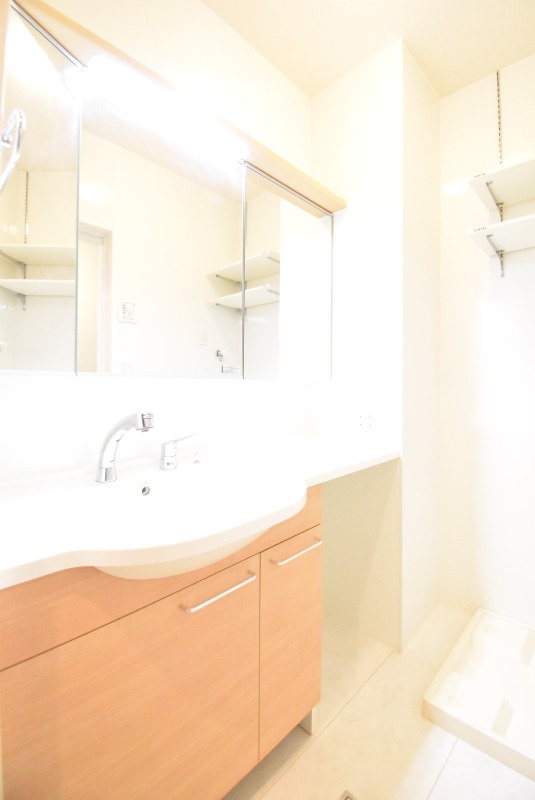 ��ʌ��������܎s�k��y�C���Q���ڂ̃A�p�[�g�̐��ʏ�