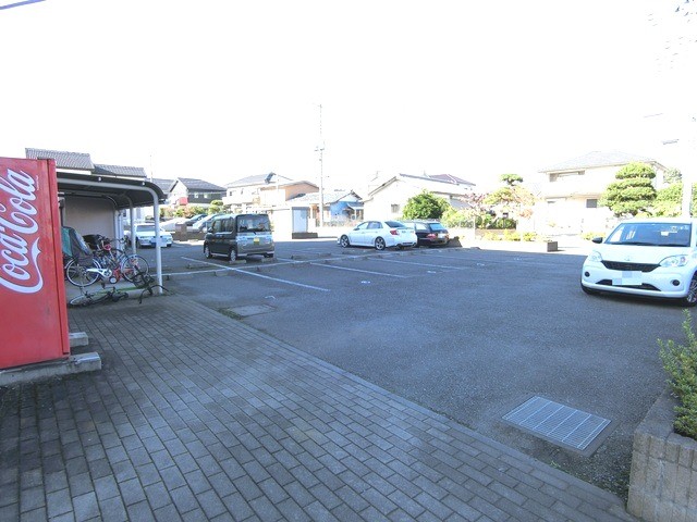 ��ʌ�����s����U���ڂ̃}���V�����̒��ԏ�