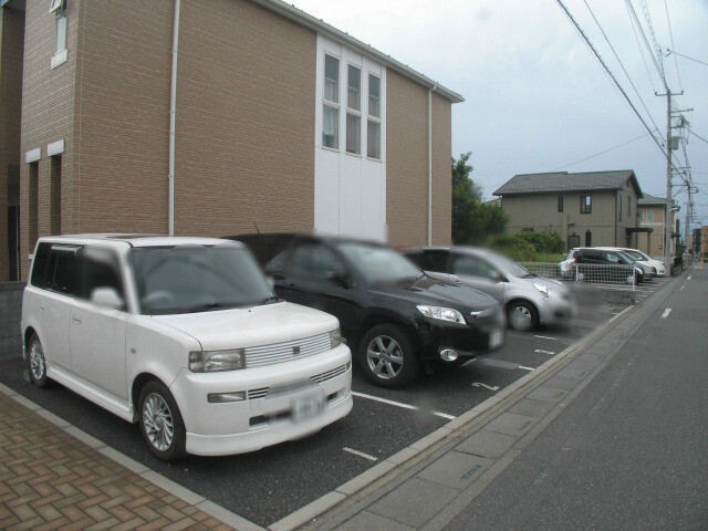 ��ʌ��������܎s�������J�Q���ڂ̃A�p�[�g�̒��ԏ�