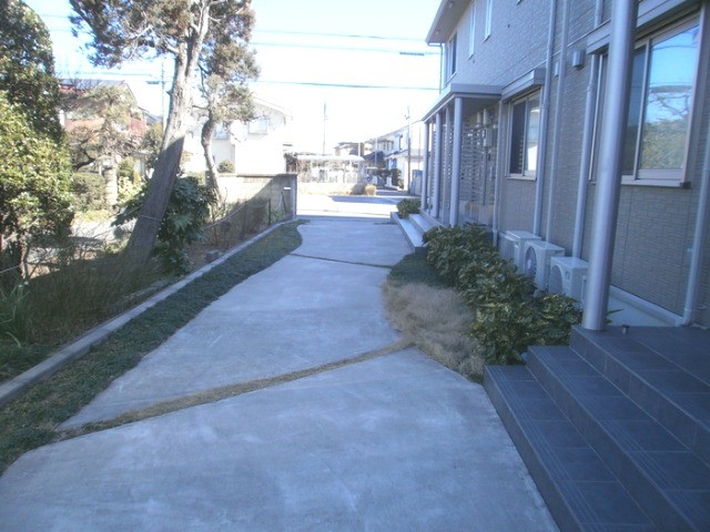 ��ʌ������s�ẪA�p�[�g�̃G���g�����X