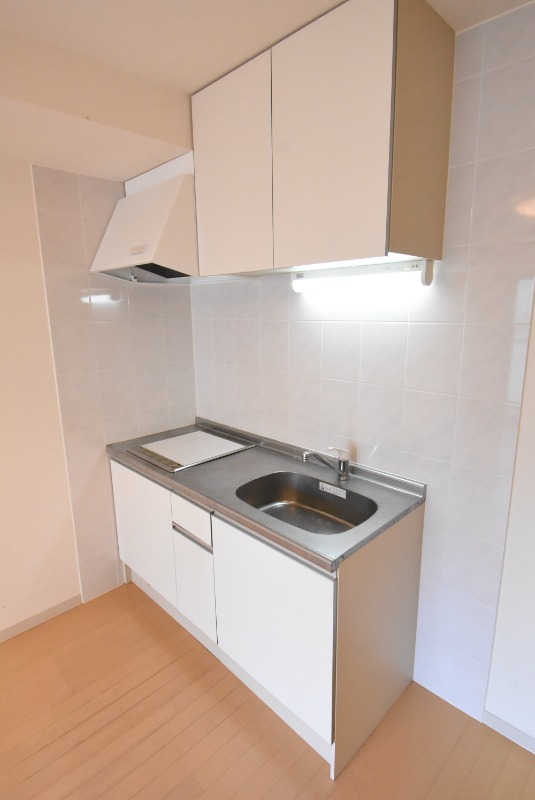 ��ʌ��������܎s��{��{���Q���ڂ̃}���V�����̃L�b�`��