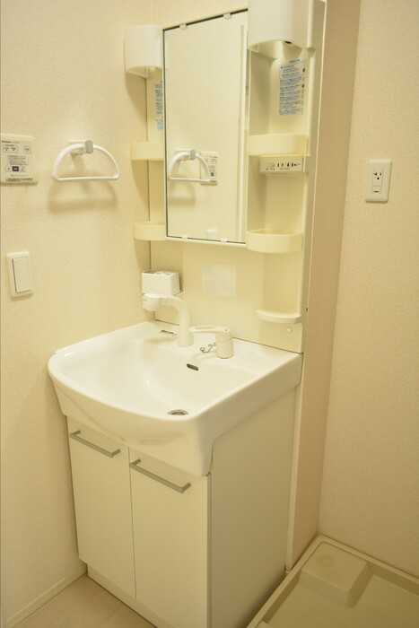 ��ʌ������s�ẪA�p�[�g�̐��ʏ�