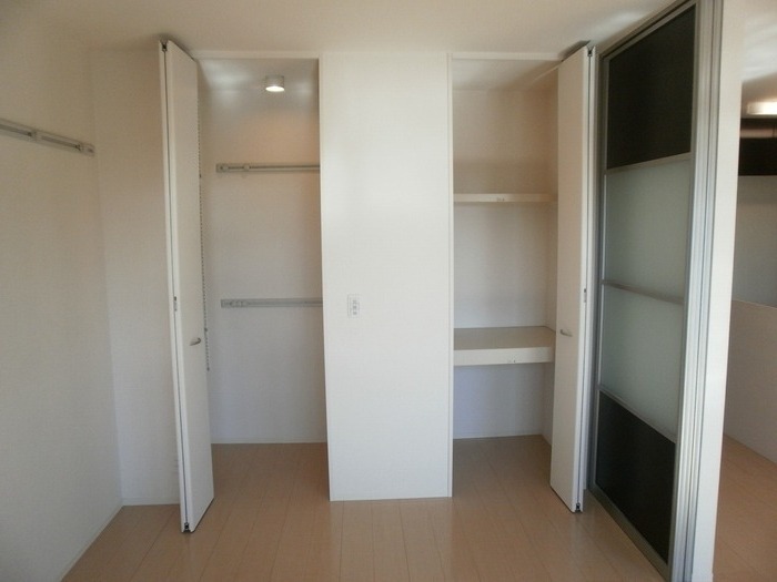 ��ʌ������s�ẪA�p�[�g�̂��̑�