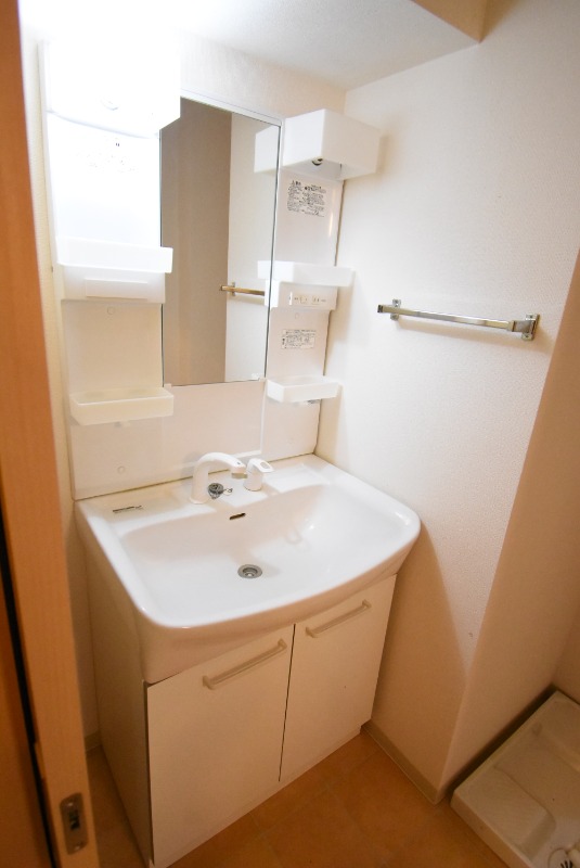 ��ʌ��������܎s��{��{���Q���ڂ̃}���V�����̐��ʏ�