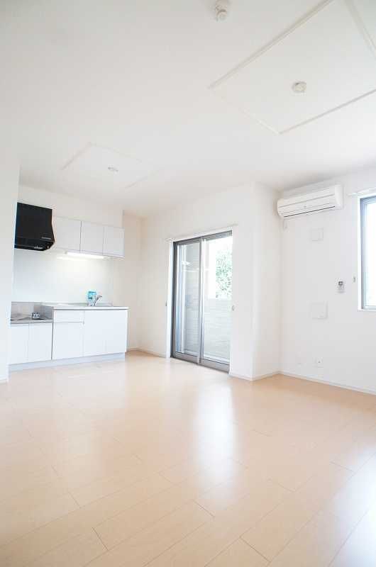 ��ʌ������s�����Q���ڂ̃A�p�[�g�̋����E���r���O