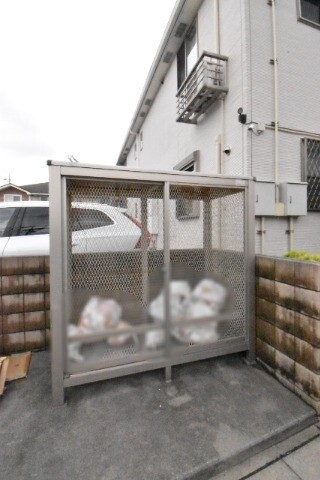 ��ʌ������s�����Q���ڂ̃A�p�[�g�̂��̑�