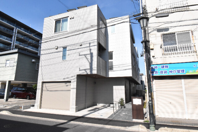 ��ʌ�����s�łS���ڂ̃}���V�����̌����O��