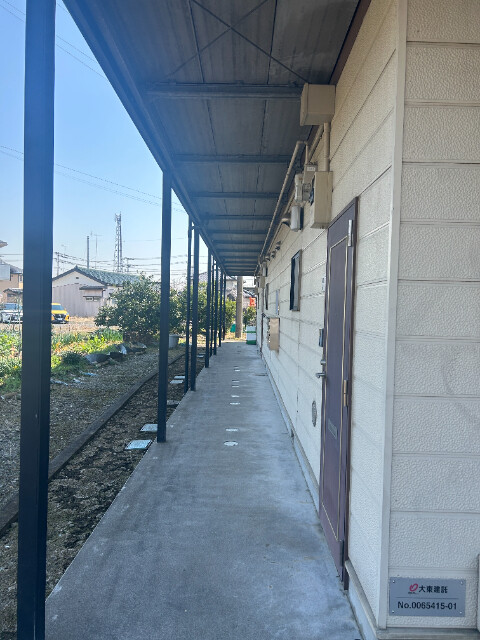 ��ʌ������s��ʖ�̃}���V�����̃G���g�����X