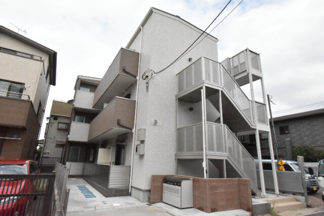 ��ʌ��z�J�s�k�z�J�Q���ڂ̃A�p�[�g�̌����O��