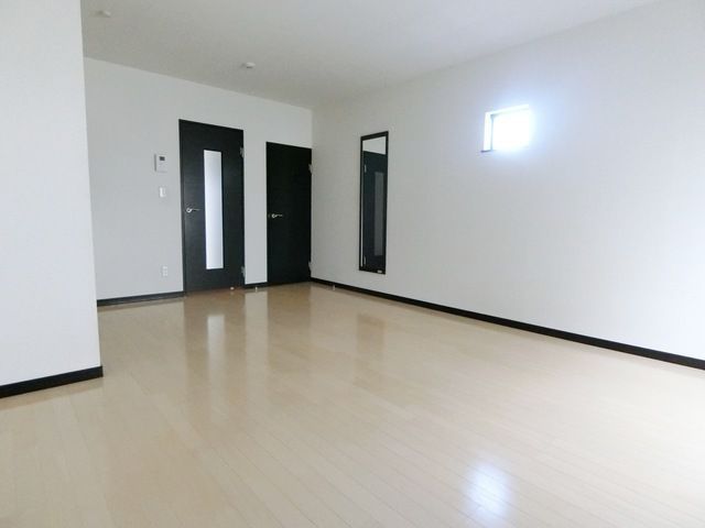 ��ʌ��k�����S�ɓޒ������j�P���ڂ̃A�p�[�g�̋��ԁE���r���O