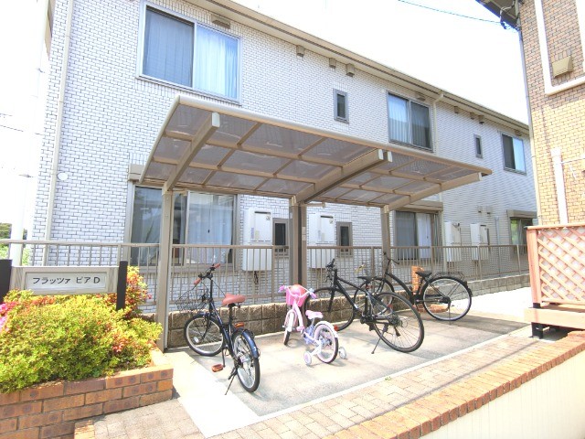 ��ʌ�����s�厚�ΐ_�̃A�p�[�g�̂��̑�