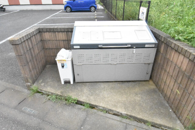 ��ʌ��k�����S�ɓޒ������j�P���ڂ̃A�p�[�g�̂��̑�