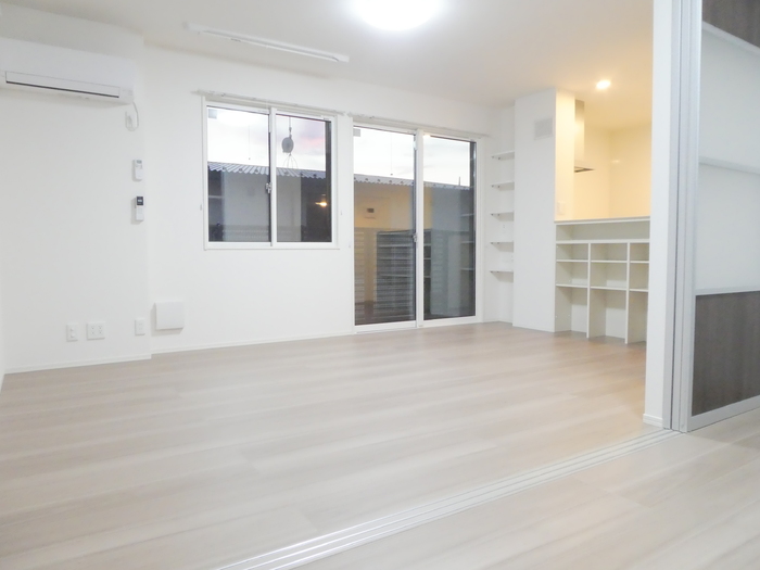 ��ʌ�����s���L�Q���ڂ̃A�p�[�g�̋��ԁE���r���O