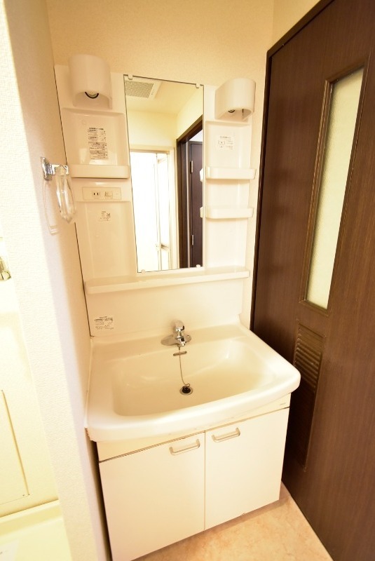 ��ʌ��������܎s������{�����R���ڂ̃}���V�����̐��ʏ�