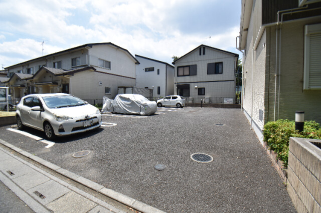 ��ʌ��k�����S�ɓޒ��厚�����̃A�p�[�g�̒��ԏ�