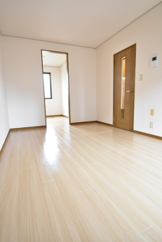 ��ʌ��������܎s�k�擌�听���Q���ڂ̃e���X�n�E�X�̋��ԁE���r���O