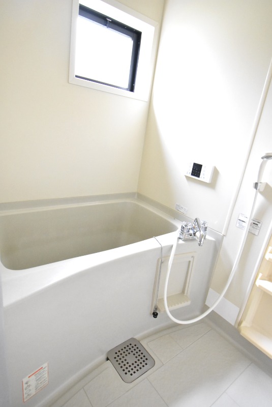 ��ʌ��������܎s�k�擌�听���Q���ڂ̃e���X�n�E�X�̃o�X