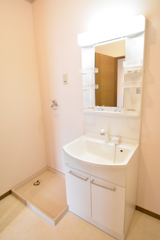 ��ʌ��������܎s�k�擌�听���Q���ڂ̃e���X�n�E�X�̐��ʏ�