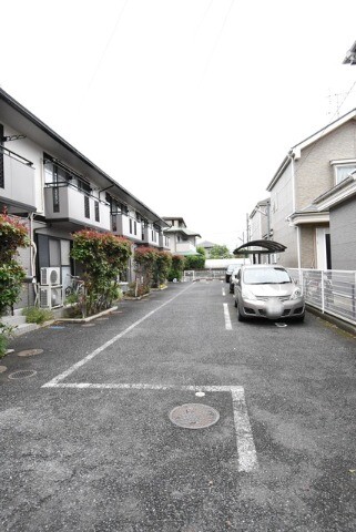 ��ʌ��������܎s�k�擌�听���Q���ڂ̃e���X�n�E�X�̒��ԏ�