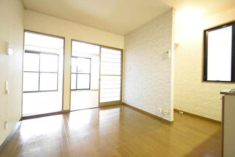 ��ʌ��������܎s�΋擌�Y�a�R���ڂ̃A�p�[�g�̋��ԁE���r���O