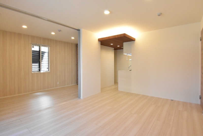 ��ʌ��z�J�s�z���J�P���ڂ̃A�p�[�g�̋��ԁE���r���O