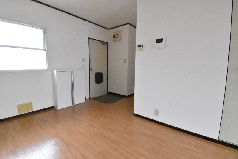 ��ʌ�����s���ԂP���ڂ̃A�p�[�g�̋��ԁE���r���O