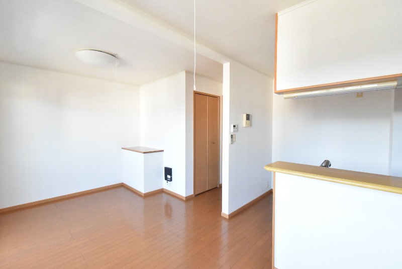 ��ʌ��������܎s�΋�厚�����̃A�p�[�g�̋����E���r���O