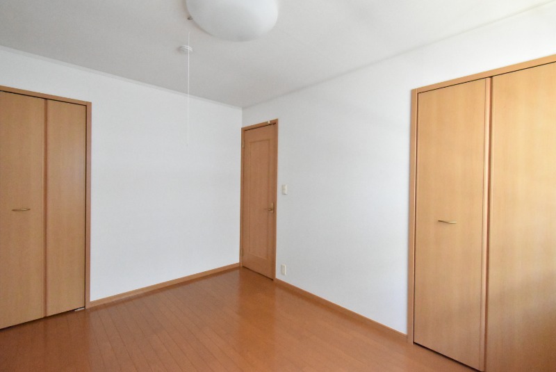 ��ʌ��������܎s�΋�厚�����̃A�p�[�g�̐Q��