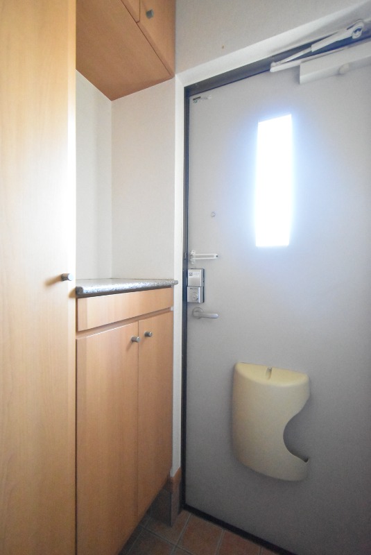 ��ʌ��������܎s�΋�厚�����̃A�p�[�g�̌���