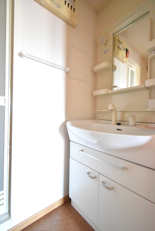 ��ʌ��������܎s�΋�厚�����̃A�p�[�g�̐��ʏ�