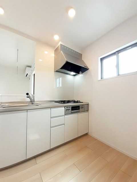 ��ʌ��@�c�s���m�؂Q���ڂ̃A�p�[�g�̃L�b�`��