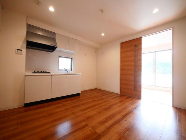 ��ʌ��z�J�s���������P���ڂ̃}���V�����̋��ԁE���r���O