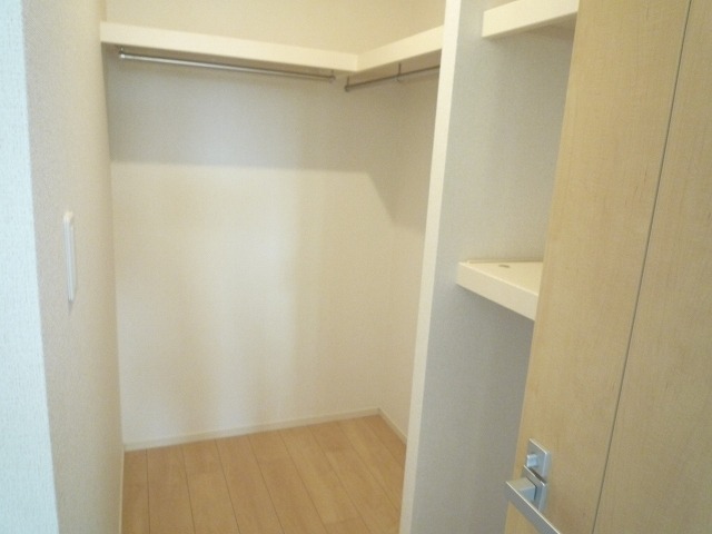 ��ʌ�����s�厚���̃A�p�[�g�̎��[