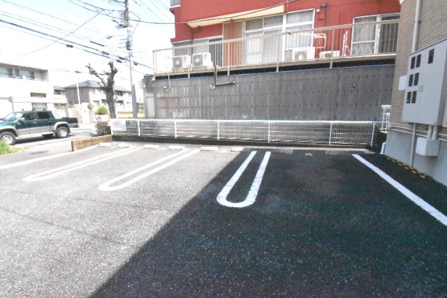 ��ʌ��������܎s�΋�{�{�Q���ڂ̃A�p�[�g�̒��ԏ�