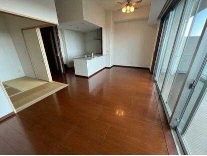 ��ʌ��z�J�s���C�N�^�E���W���ڂ̃}���V�����̋��ԁE���r���O