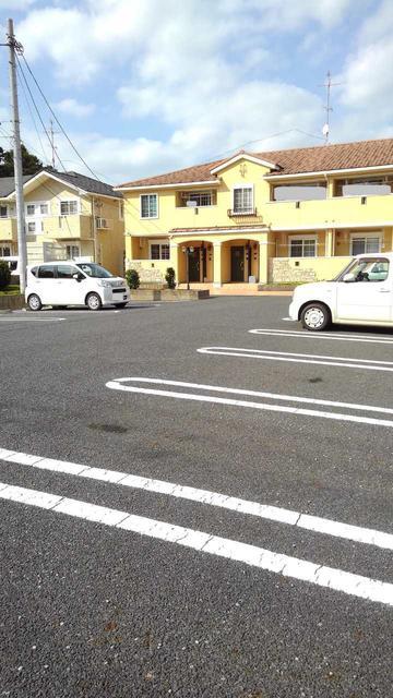 ��ʌ��������܎s��΋�{���Q���ڂ̃A�p�[�g�̒��ԏ�