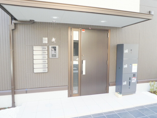 ��ʌ�����s���L�Q���ڂ̃A�p�[�g�̃G���g�����X