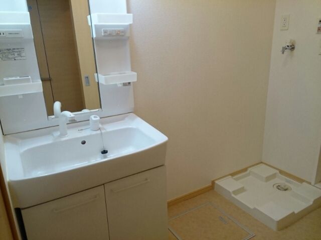 ��ʌ�����s�厚���s�����̃A�p�[�g�̐��ʏ�