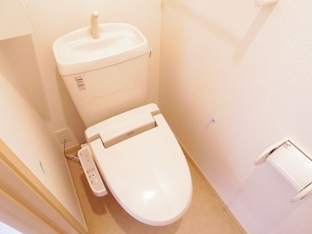 ��ʌ�����s�厚���s�̉Ƃ̃A�p�[�g�̃g�C��