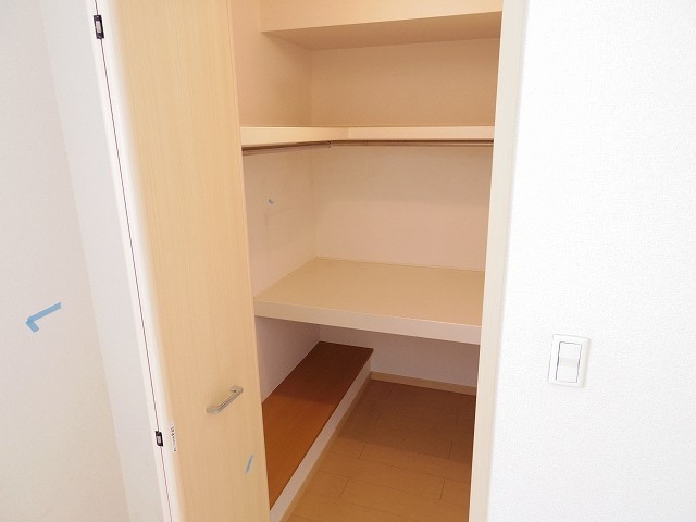 ��ʌ�����s�厚���s�̉Ƃ̃A�p�[�g�̎��[