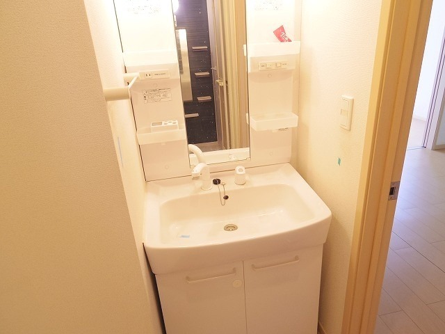 ��ʌ�����s�厚���s�̉Ƃ̃A�p�[�g�̐��ʏ�